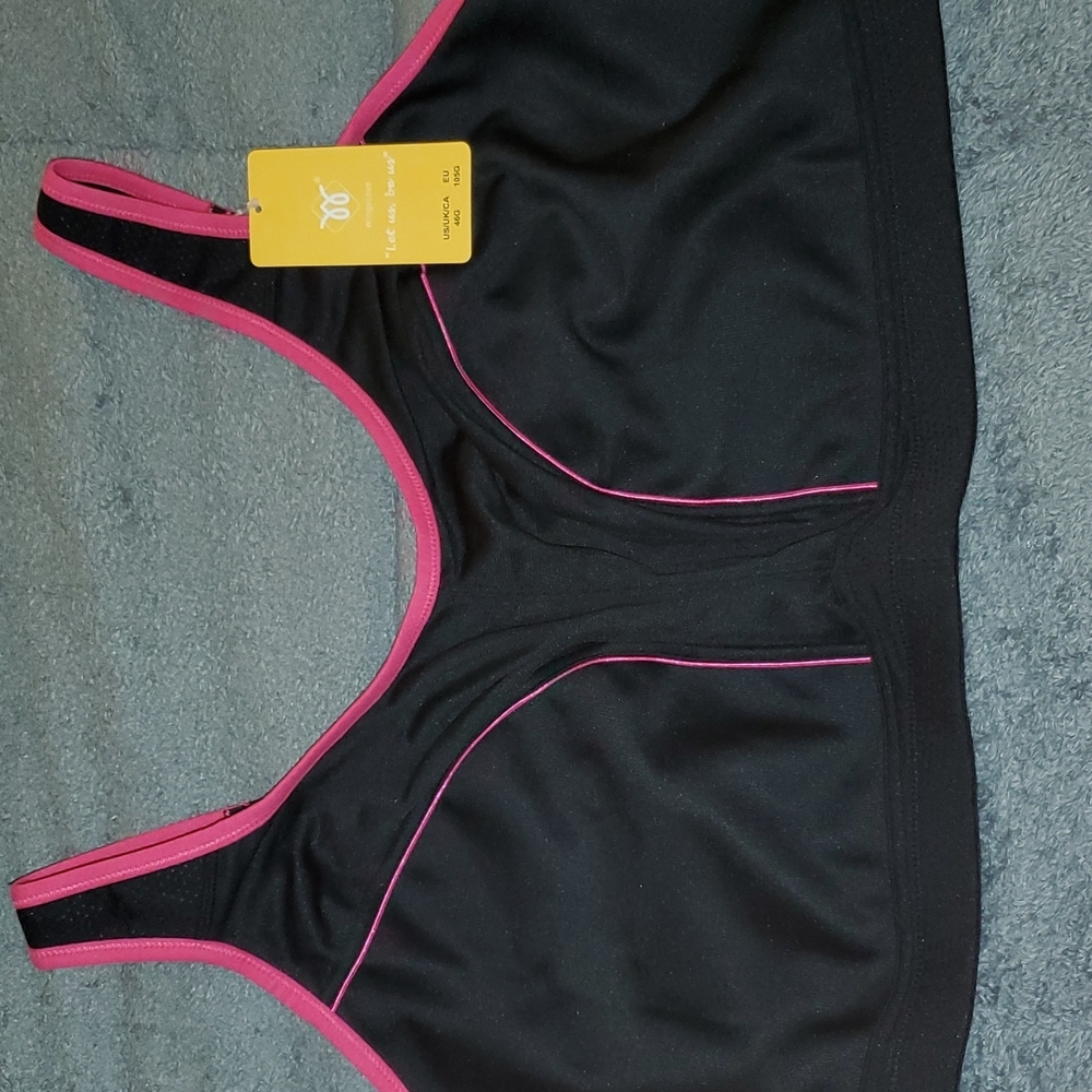Wingslove sports bra. Size: US 46G EU 105G. Color: Black